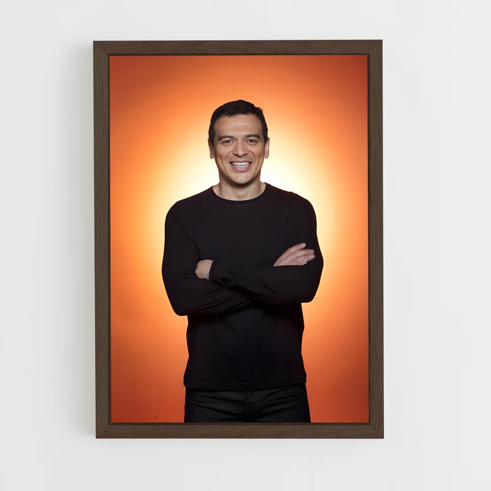 ap-carlos mencia-1 cadre Bois foncé