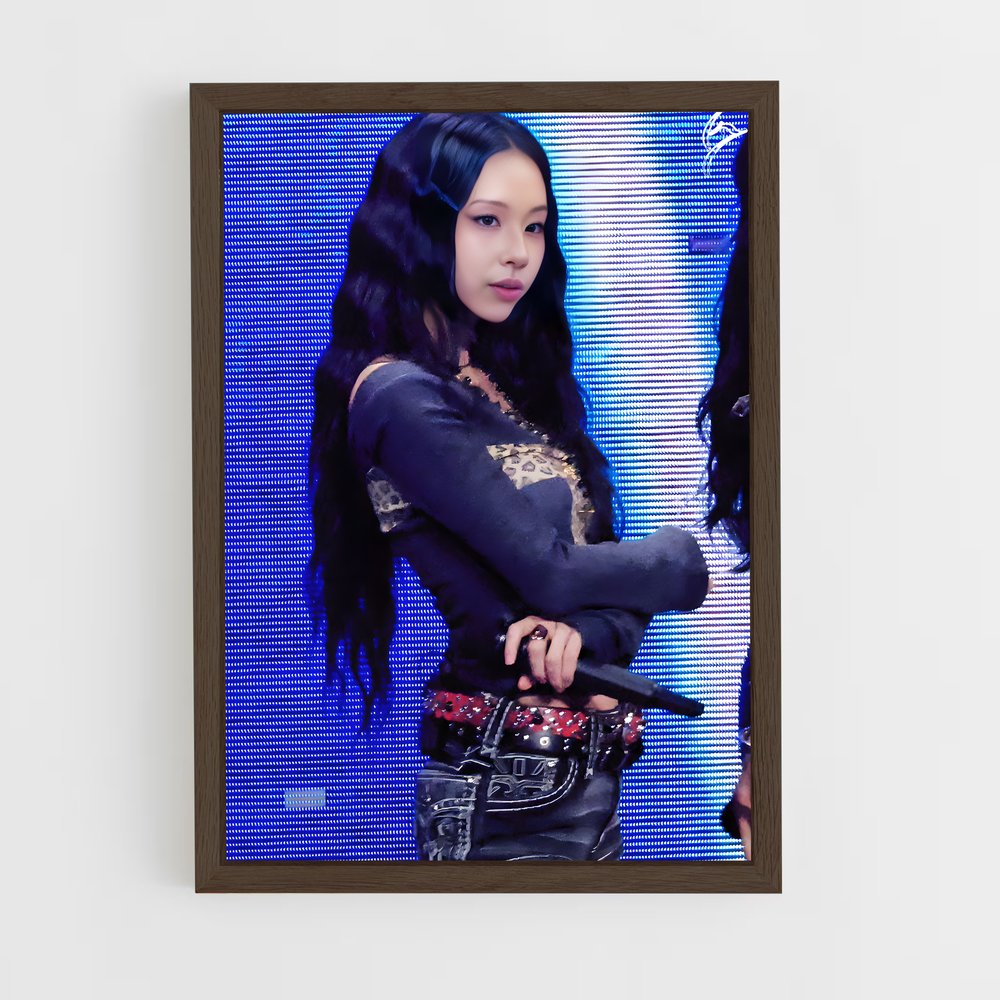 ap-chaeyoung-1 cadre Bois foncé