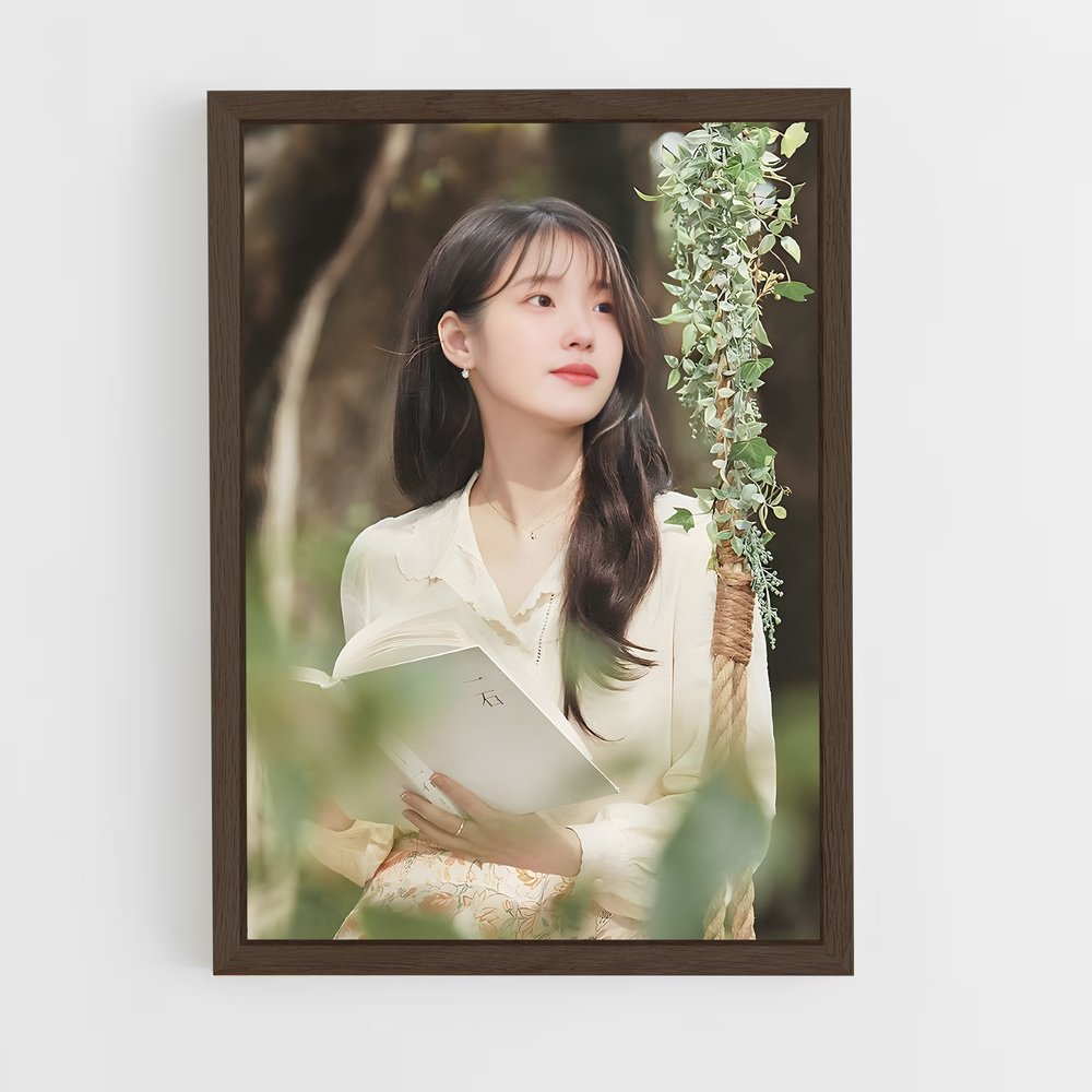 ap-iu lee ji-eun-11 cadre Bois foncé