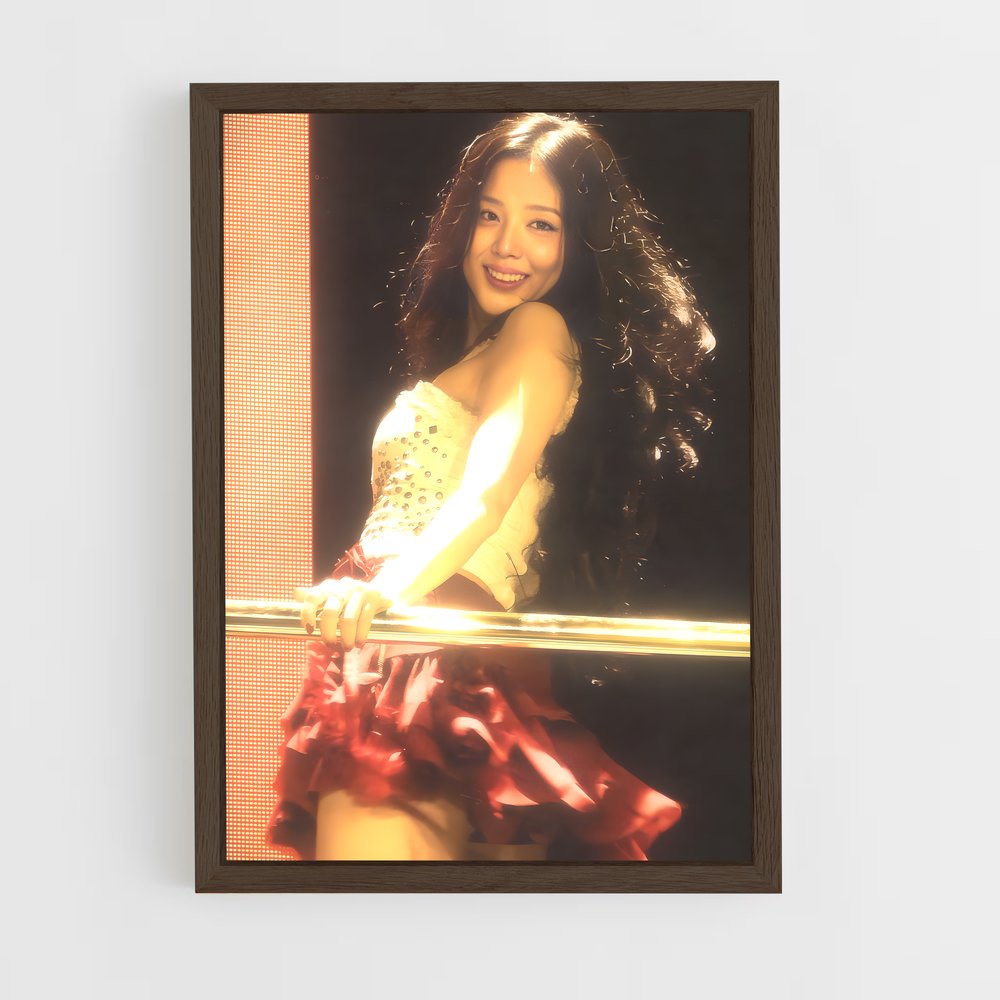 ap-jisoo-8 cadre Bois foncé