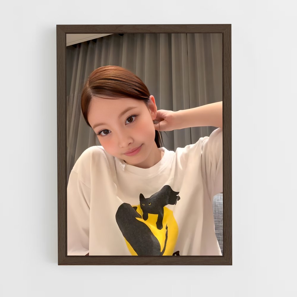 ap-nayeon-4 cadre Bois foncé