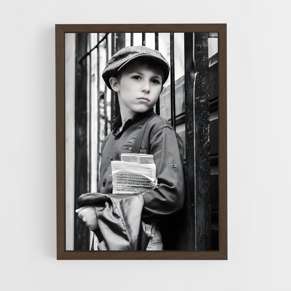 ap-newspaper boy-4 cadre Bois foncé