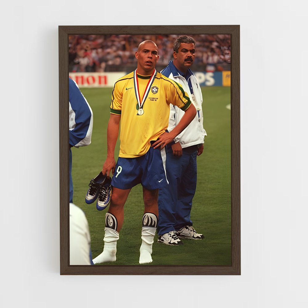 ap-ronald nazario-6 cadre Bois foncé