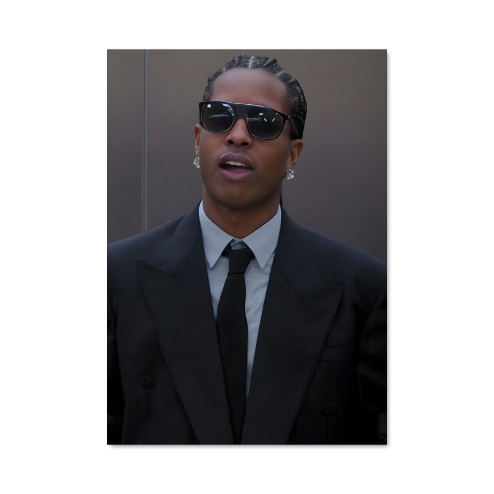 Poster Suit & Shades