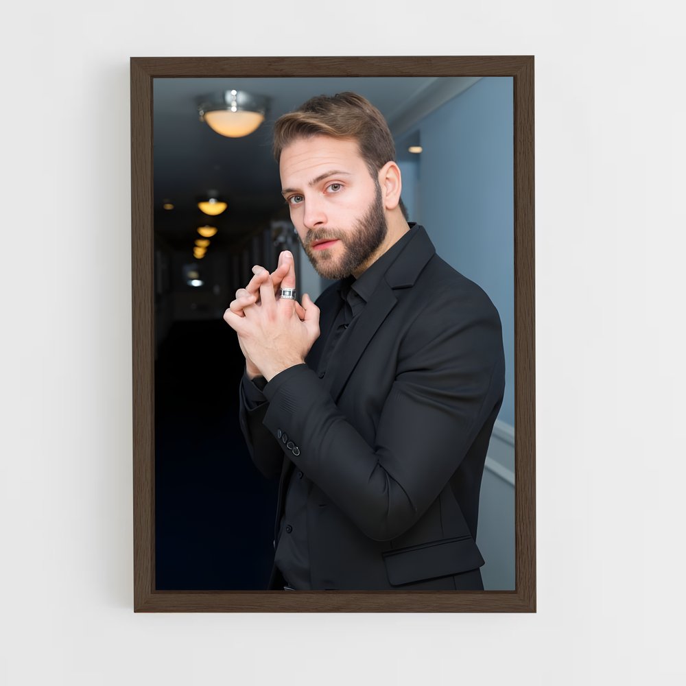 ap-alessandro borghi-1 cadre Bois foncé