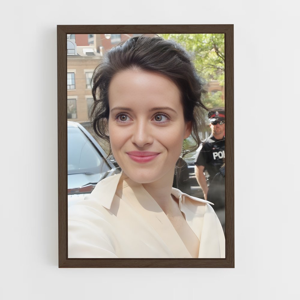 ap-claire foy-3 cadre Bois foncé