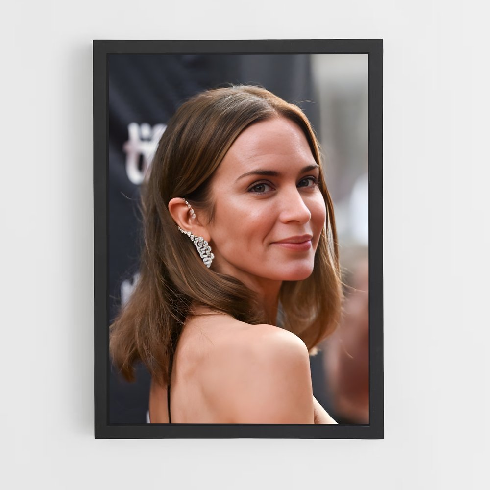 ap-emily blunt-1 cadre Noir