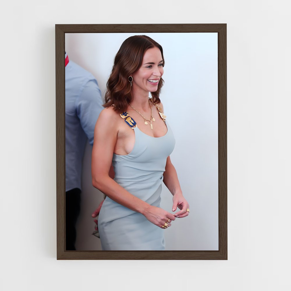 ap-emily blunt-6 cadre Bois foncé