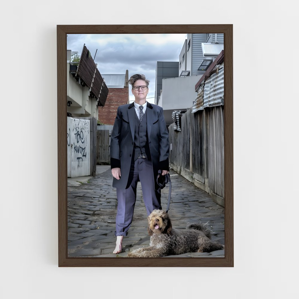 ap-hannah gadsby-1 cadre Bois foncé