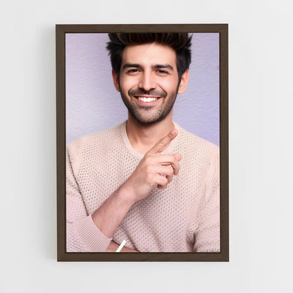 ap-kartik aaryan-3 cadre Bois foncé