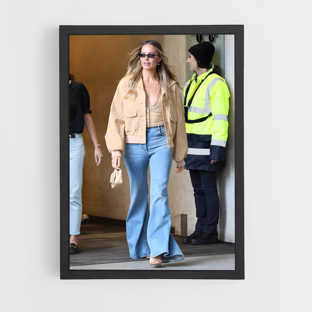 ap-margot robbie-3 cadre Noir