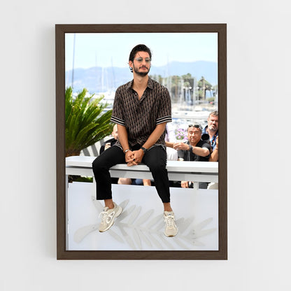 ap-pierre niney-3 cadre Bois foncé