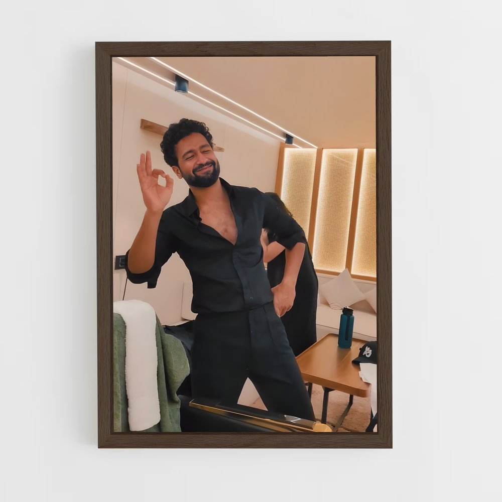 ap-vicky kaushal-1 cadre Bois foncé