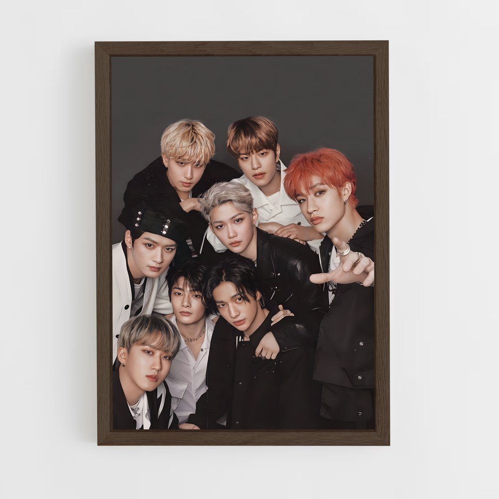 stray-kids-2 cadre Bois foncé