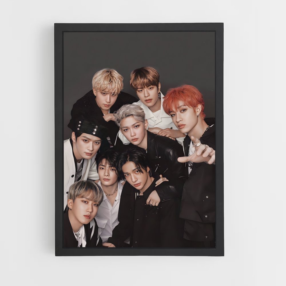 stray-kids-2 cadre Noir