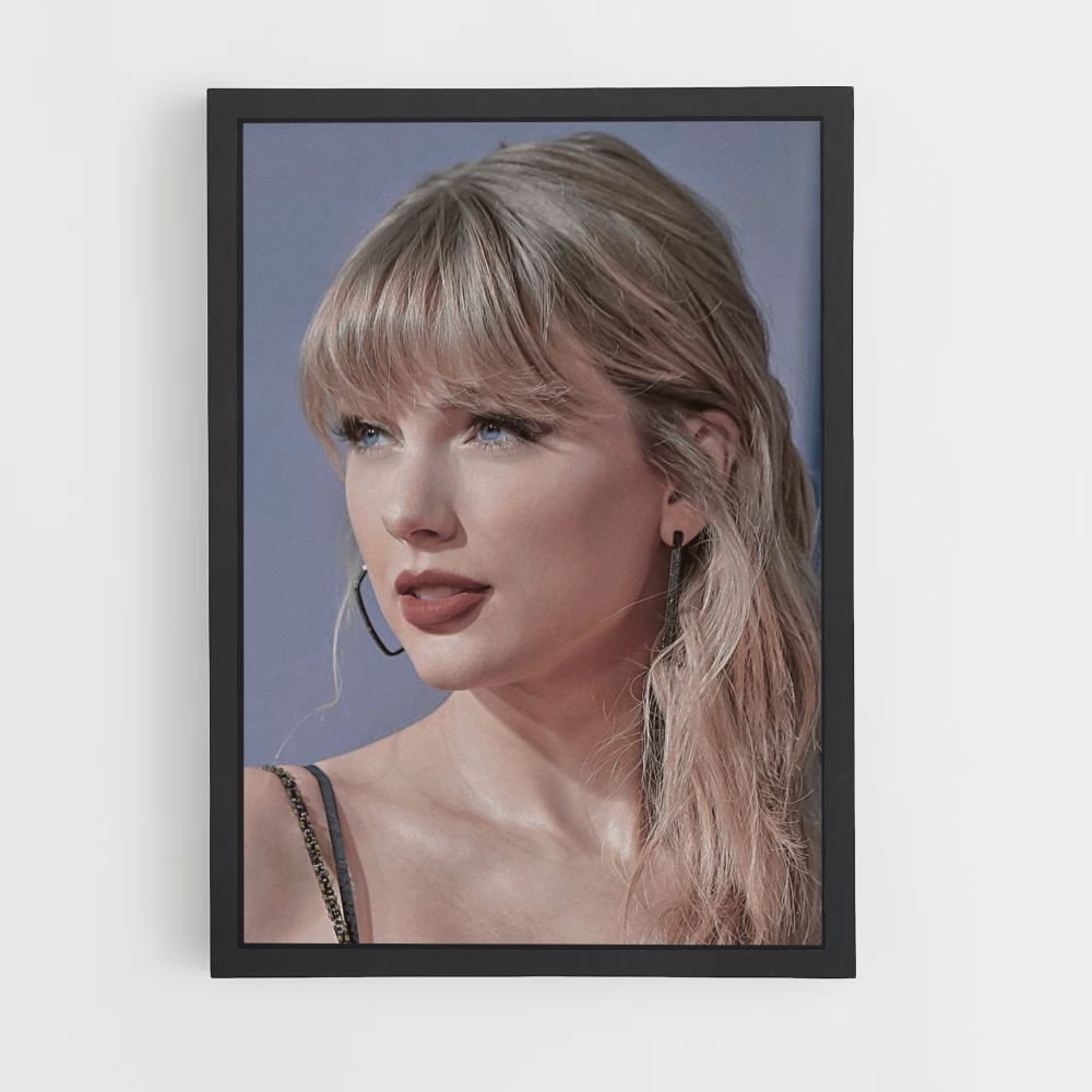 Poster di Taylor Swift con la frangetta